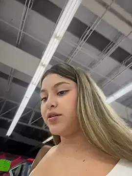 Stripchat Best Webcam of lunablossom_