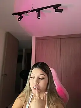 Stripchat Live Sex Cam of lunablossom_