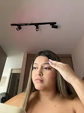 Stripchat Best live sex cam show of lunablossom_