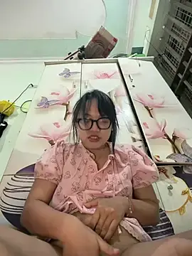 Stripchat Sex Cam of Emmiuuuu03