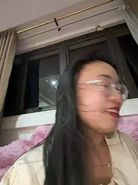 Stripchat Live Sex Cam of Emmiuuuu03