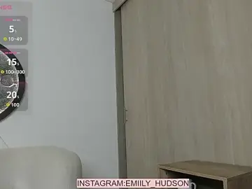 Stripchat Live Sex Cam of emily_huddson_
