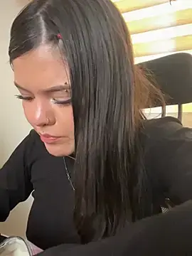 Stripchat Live Porn of CamilaDuarte_2
