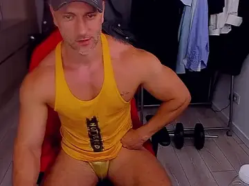 Stripchat Sex Cam of MarisMuscle