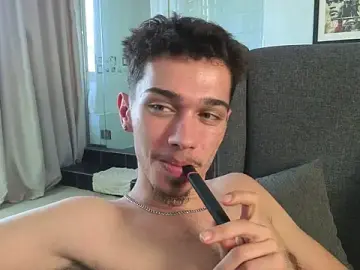 Stripchat Free Porn Cam of KaydenDrew