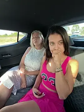 Stripchat Free Live Porn of TUNDEROSE1