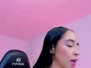 Stripchat Live Sex Cam of sophierooy22