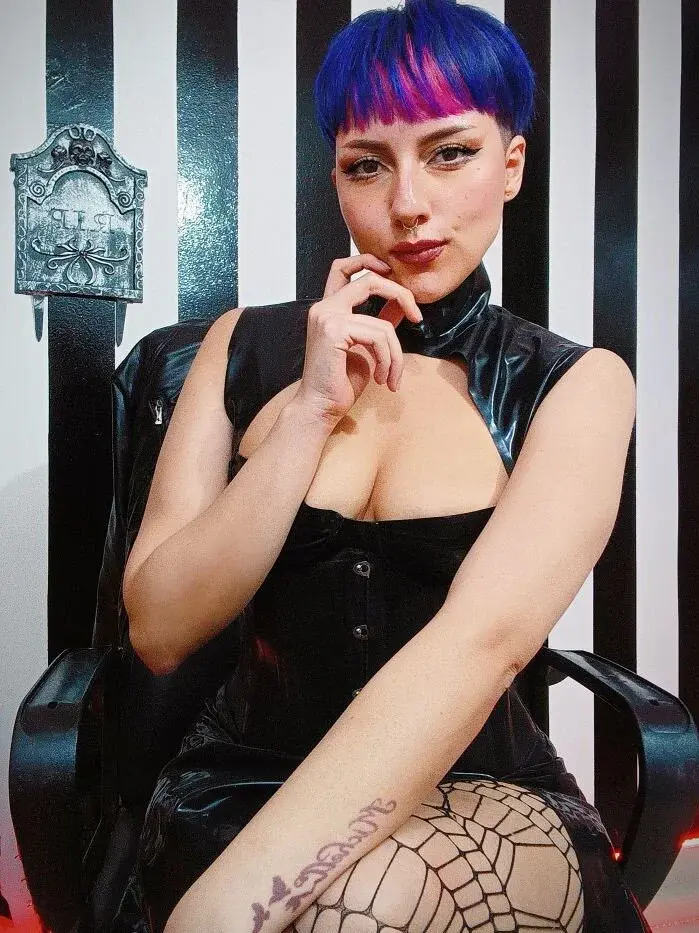 Yelena_LatexMaiden