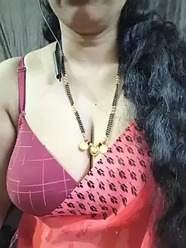 Stripchat Nude Webcam of bhuvana_555