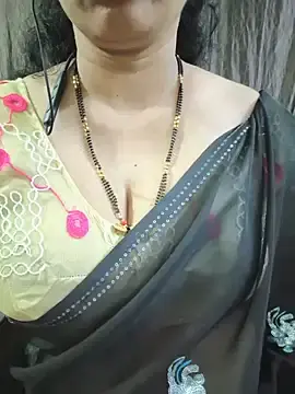 Stripchat Adult Webcams of bhuvana_555