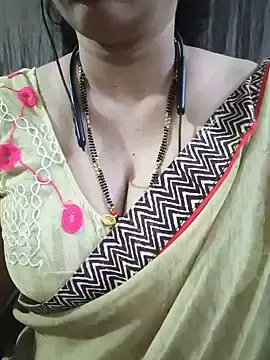 Stripchat Free Porn Cam of bhuvana_555