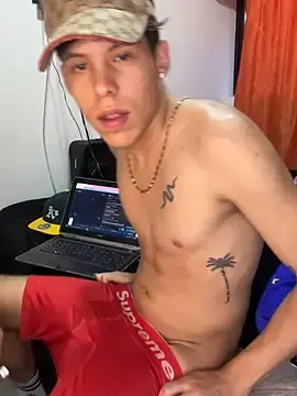 Stripchat Free Live Porn of Yoskingg_moisest