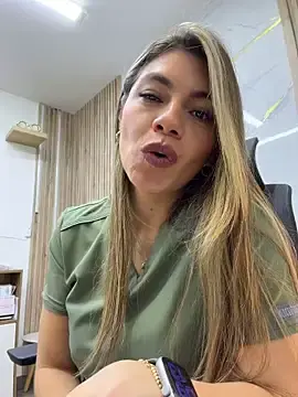 Stripchat Live Sex Cam of alicee16