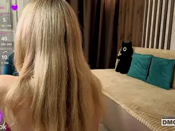 Stripchat Live Porn of Holl1Would