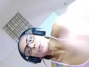 Stripchat Sex Cam of PlayfulShow