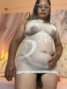 Stripchat Sex Cam of Lucy_Milf_474