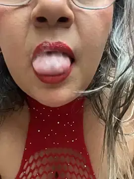 Stripchat Live Sex Cam of Lucy_Milf_474