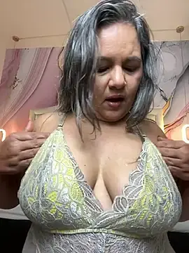 Stripchat Live Sex Cam of Lucy_Milf_474