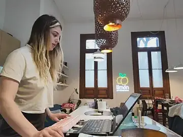 Stripchat Sex Chat of Elnonoykeila77
