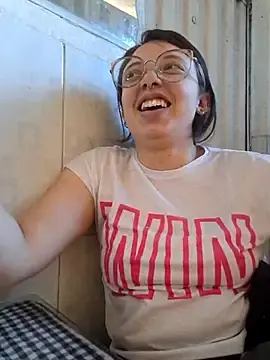 Stripchat Live Sex Cam of linda-schmidt