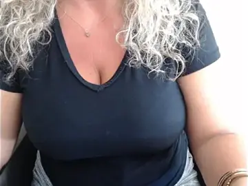 Stripchat Adult Webcams of JenniLowen