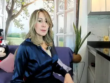 Stripchat Nude Webcam of ashleymilf_1