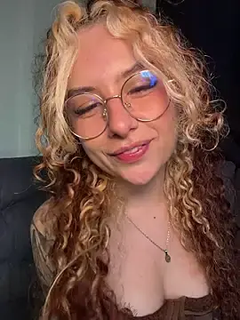 Stripchat Watch Live Sex Cams of Joyce-fire