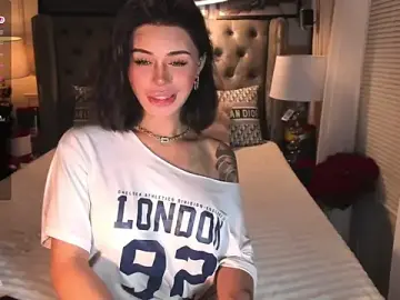 Stripchat Adult Webcam of ParisianDoll