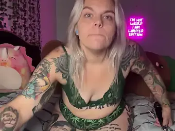 Stripchat Adult Webcam of CherryBombBomb