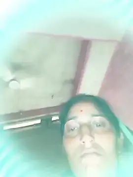 Stripchat Nude Webcam of Pooja_shre