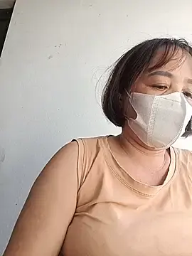 Stripchat Sex Cam of Lyna_sexy24