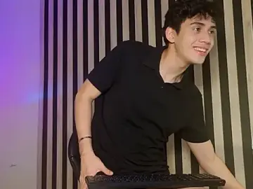Stripchat Live Sex Cam of MikeVoss_
