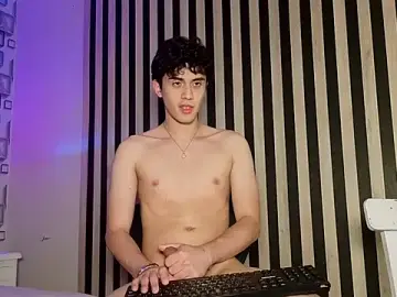 Stripchat Free Porn Cam of MikeVoss_