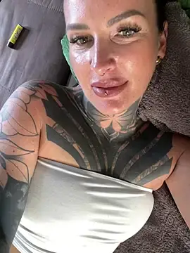 Stripchat Live Sex Cam of KathaleaNoir