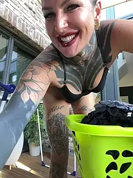 Stripchat Sex Cam of KathaleaNoir