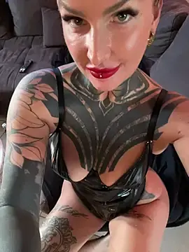 Stripchat Sex Cam of KathaleaNoir