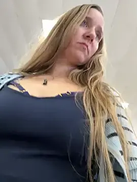 Stripchat Nude Webcam of SkyelarsWorld