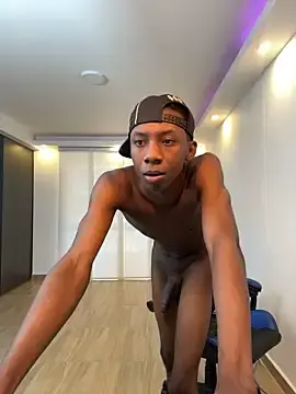 Stripchat Best Webcam of milo018