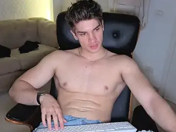 Stripchat Free Live Porn of MaxKaiden