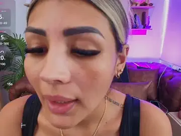 Stripchat Live Sex Cam of SALOOMEE__