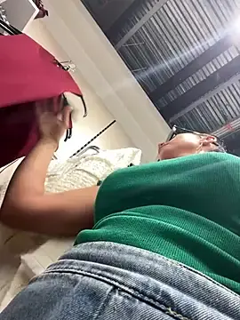 Stripchat Sex Cam of CrazzyChicks