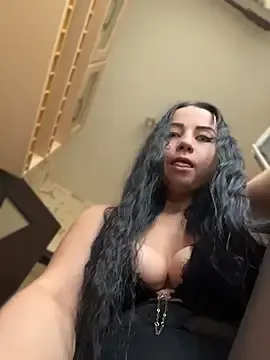 Stripchat Free Live Porn of CrazzyChicks