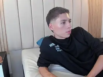 Stripchat Free Porn Cam of KENNY_HANK