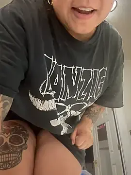 Stripchat Sex Chat of kimmiakiss22