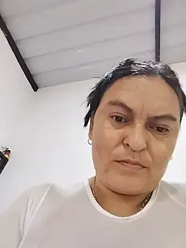Stripchat Free Porn Cam of Horny-Mommy-Dirty
