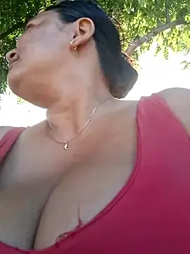 Stripchat Sex Cam of Horny-Mommy-Dirty