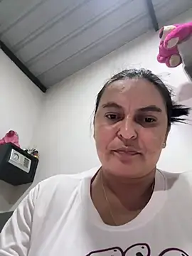 Stripchat Adult Webcam of Horny-Mommy-Dirty