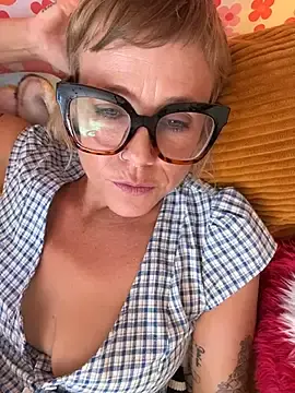 Stripchat Live Sex Cam of goodgirlbabydoll