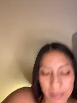 Stripchat Free Porn Cam of KIARAPRETTY