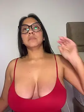 Stripchat Free Porn Cam of KIARAPRETTY